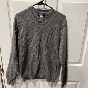 ‼️Patagonia Gray V-Neck Men's Sweater (Medium)